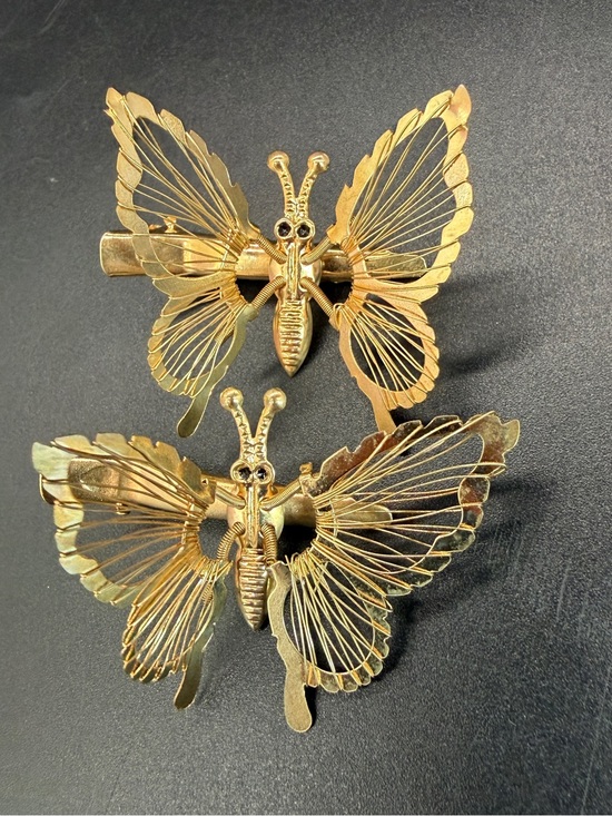 Accessories - 2 Vintage Gold Tone Moving Butterfly Hair Clip Fluttering Wings Alligator Clip